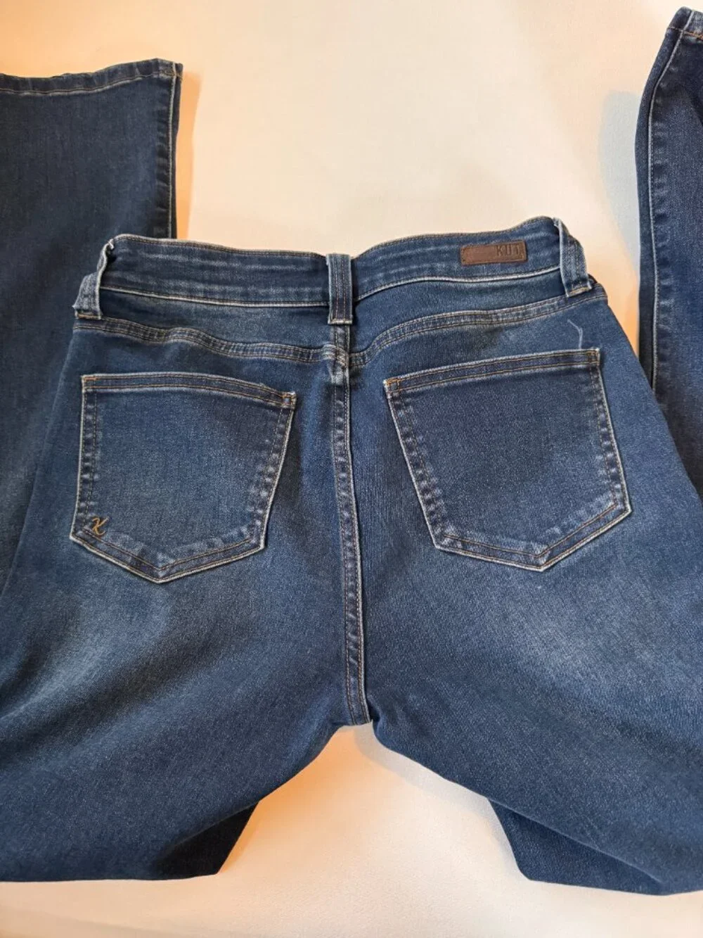 Flattering! Kut from the Kloth Fab Ab Baby Bootcut Jeans — Size 6